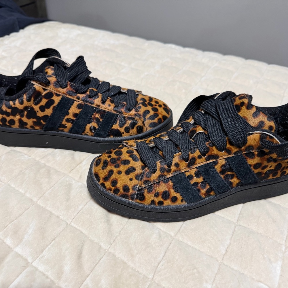 Adidas 00s Leopard Print Shoes size 7 ladies